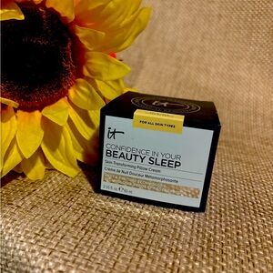 IT cosmetics confidence in a jar night cream, face cream, anti-aging